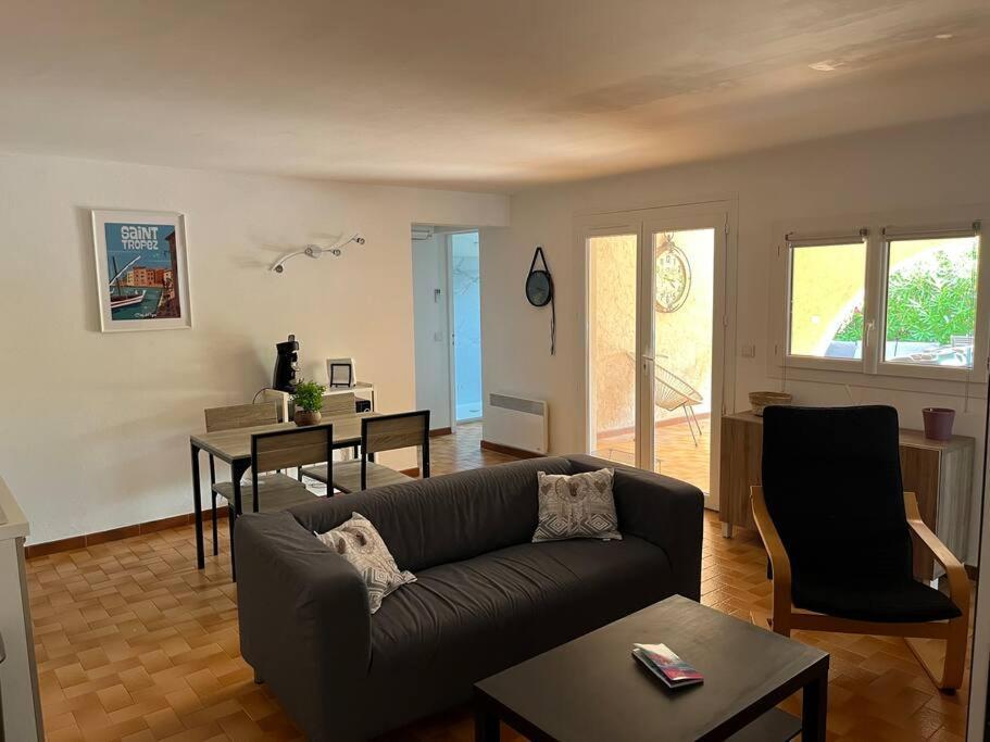 Bas De Villa 70M2 Independant Avec Espace Jacuzzi Prive Le Lavandou Luaran gambar