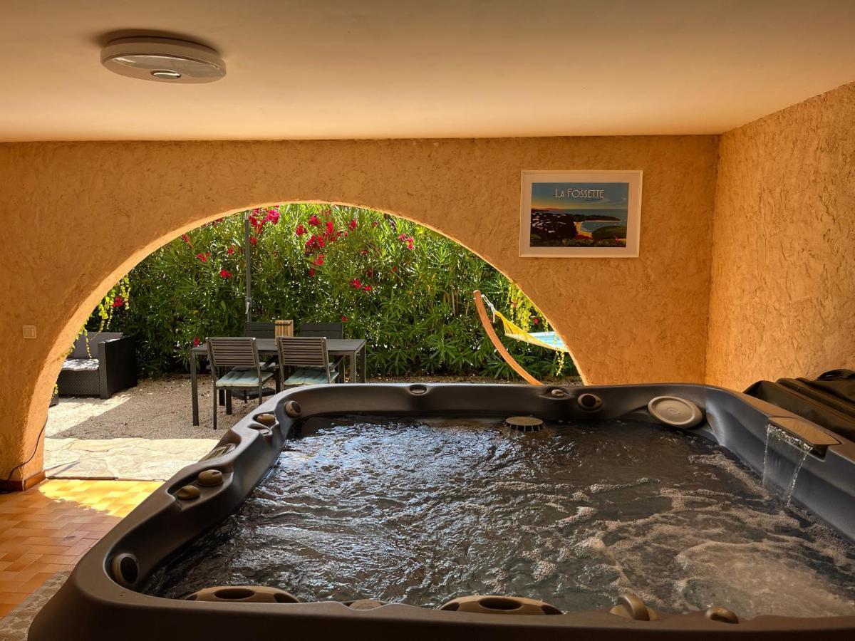 Bas De Villa 70M2 Independant Avec Espace Jacuzzi Prive Le Lavandou Luaran gambar