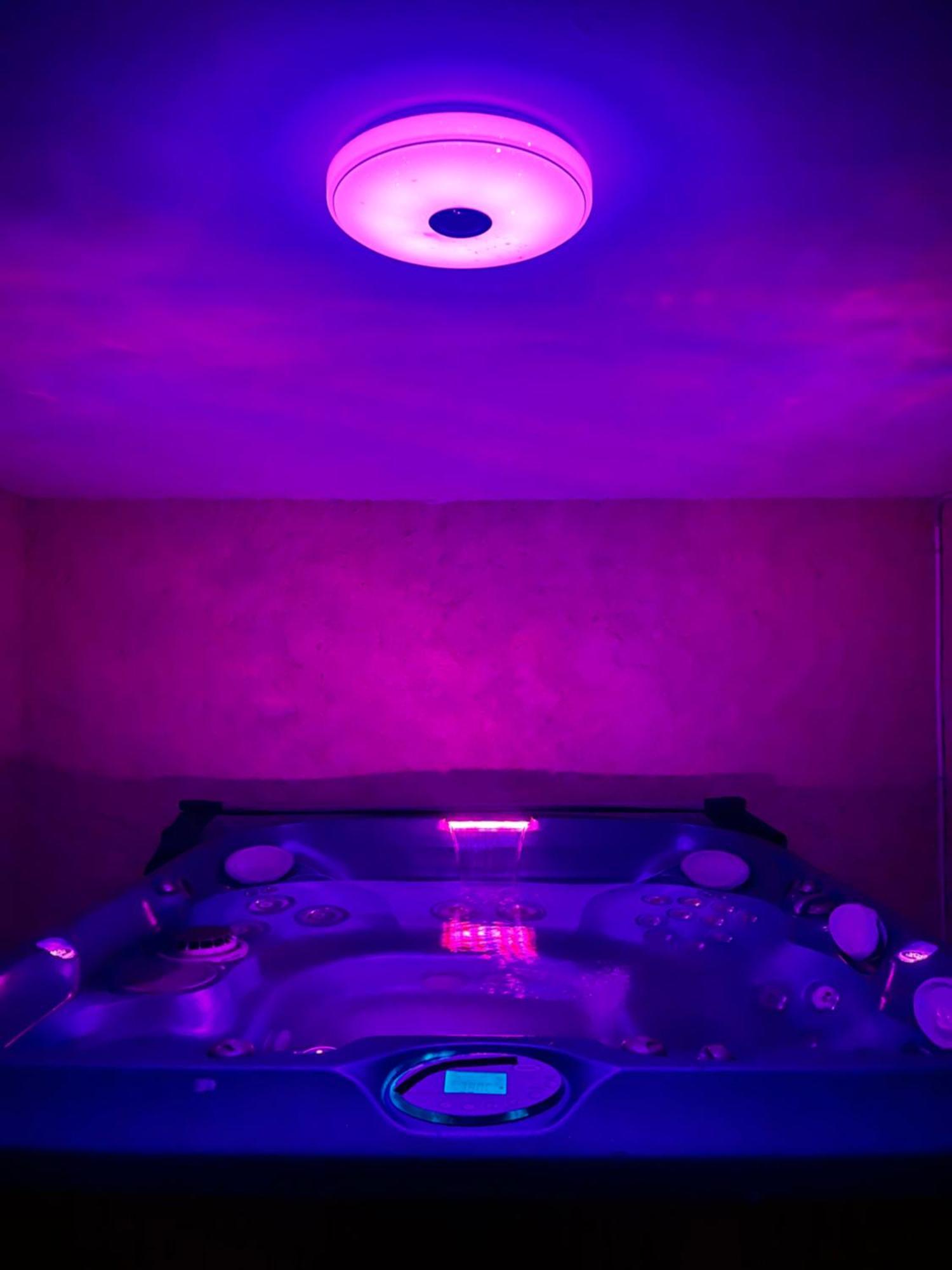 Bas De Villa 70M2 Independant Avec Espace Jacuzzi Prive Le Lavandou Luaran gambar